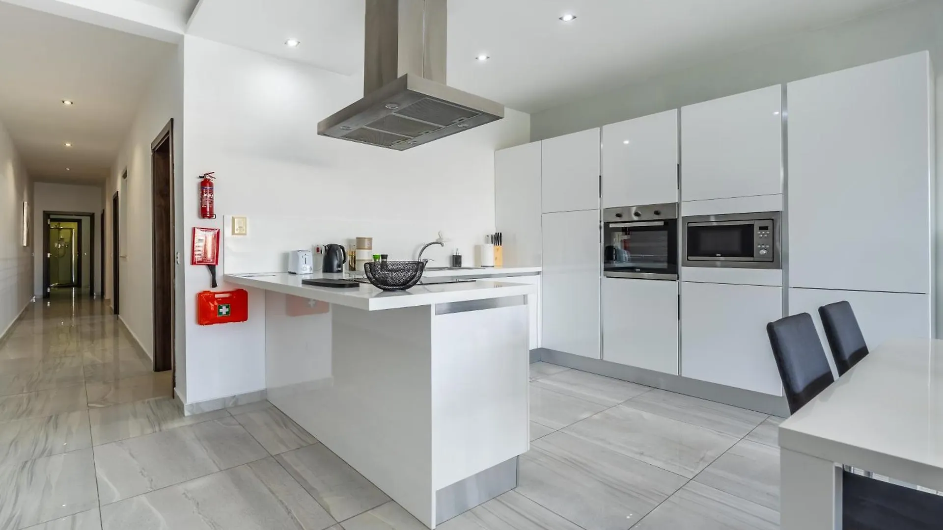 Large & Modern 3Br Seafront Apartment With Large Balcony - Close To Saint Julian'S, Sliema, & Manoel Island Gzira
