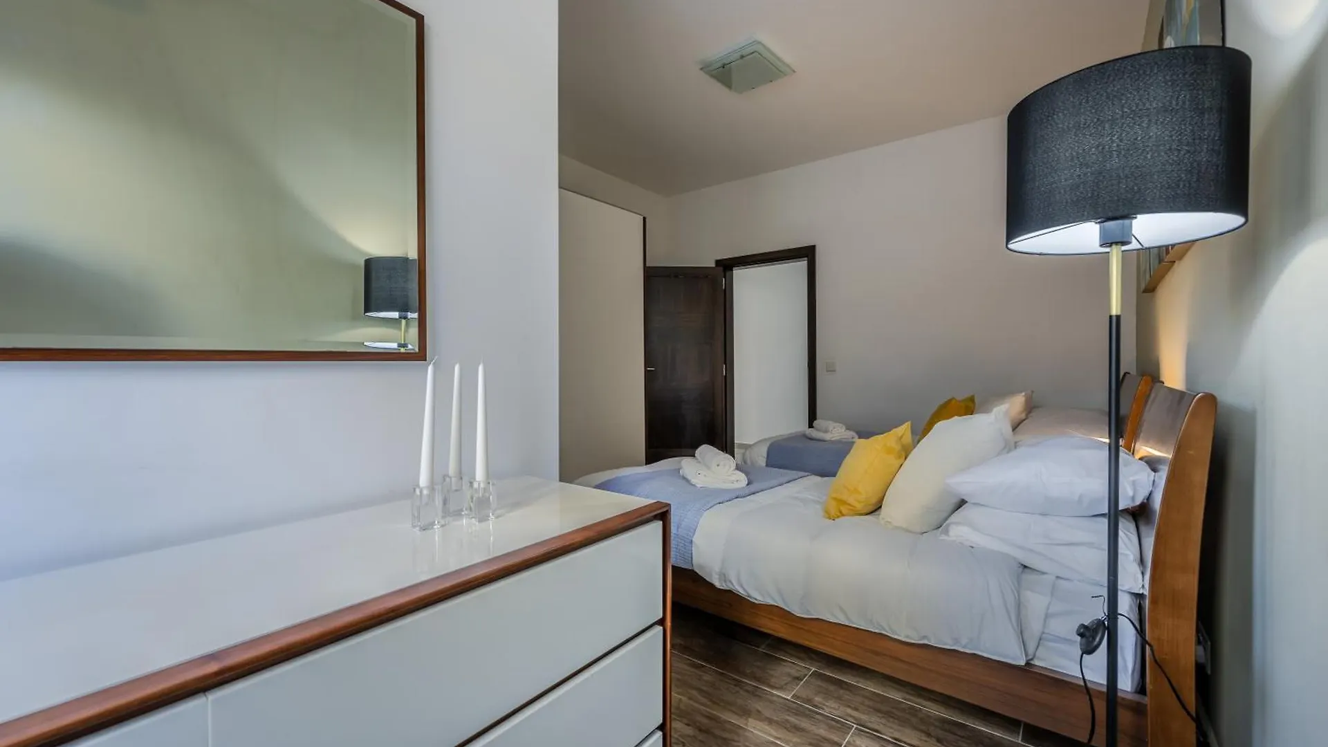 Large & Modern 3Br Seafront Apartment With Large Balcony - Close To Saint Julian'S, Sliema, & Manoel Island Gzira Malta
