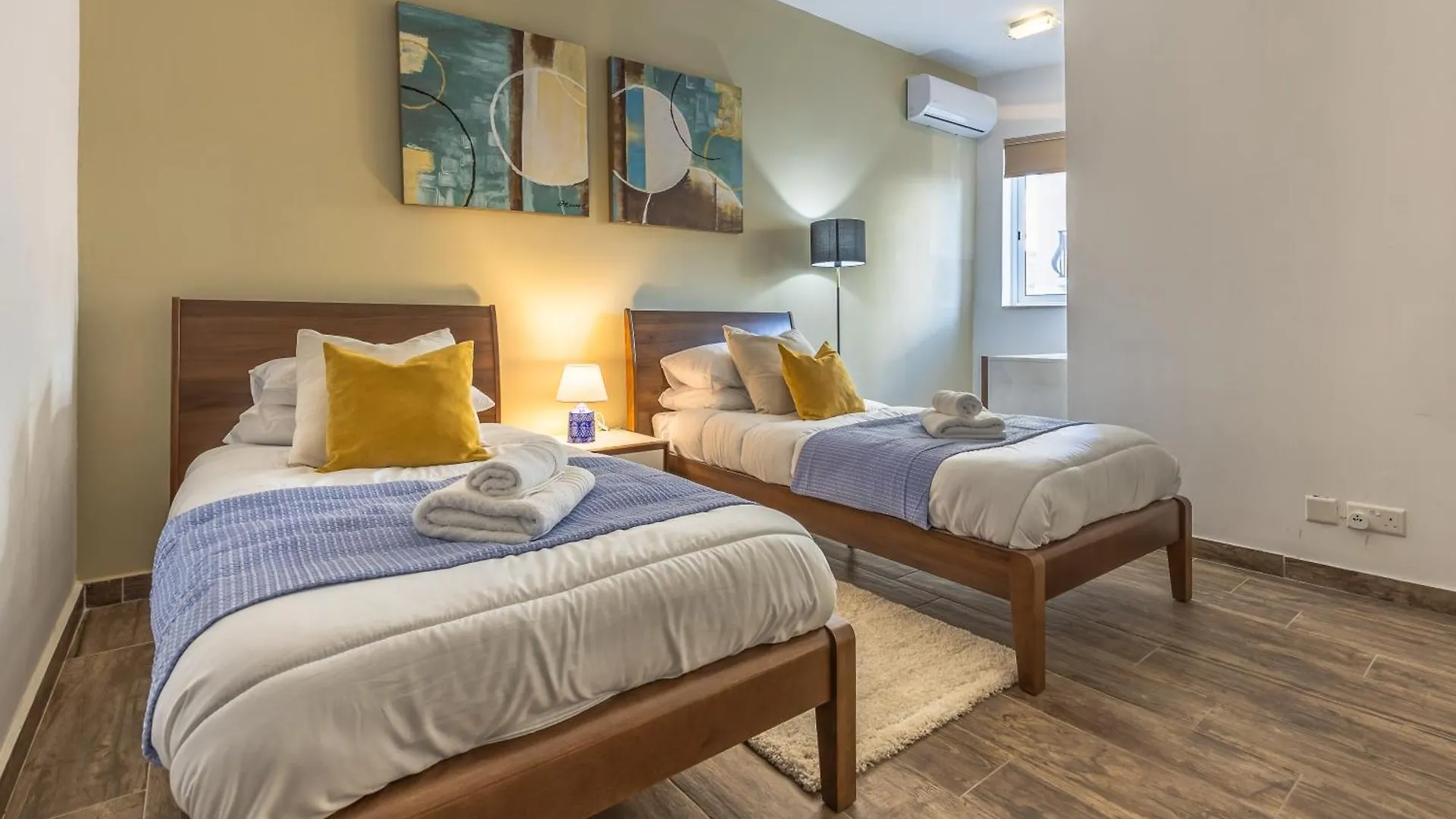 Large & Modern 3Br Seafront Apartment With Large Balcony - Close To Saint Julian\'S, Sliema, & Manoel Island location