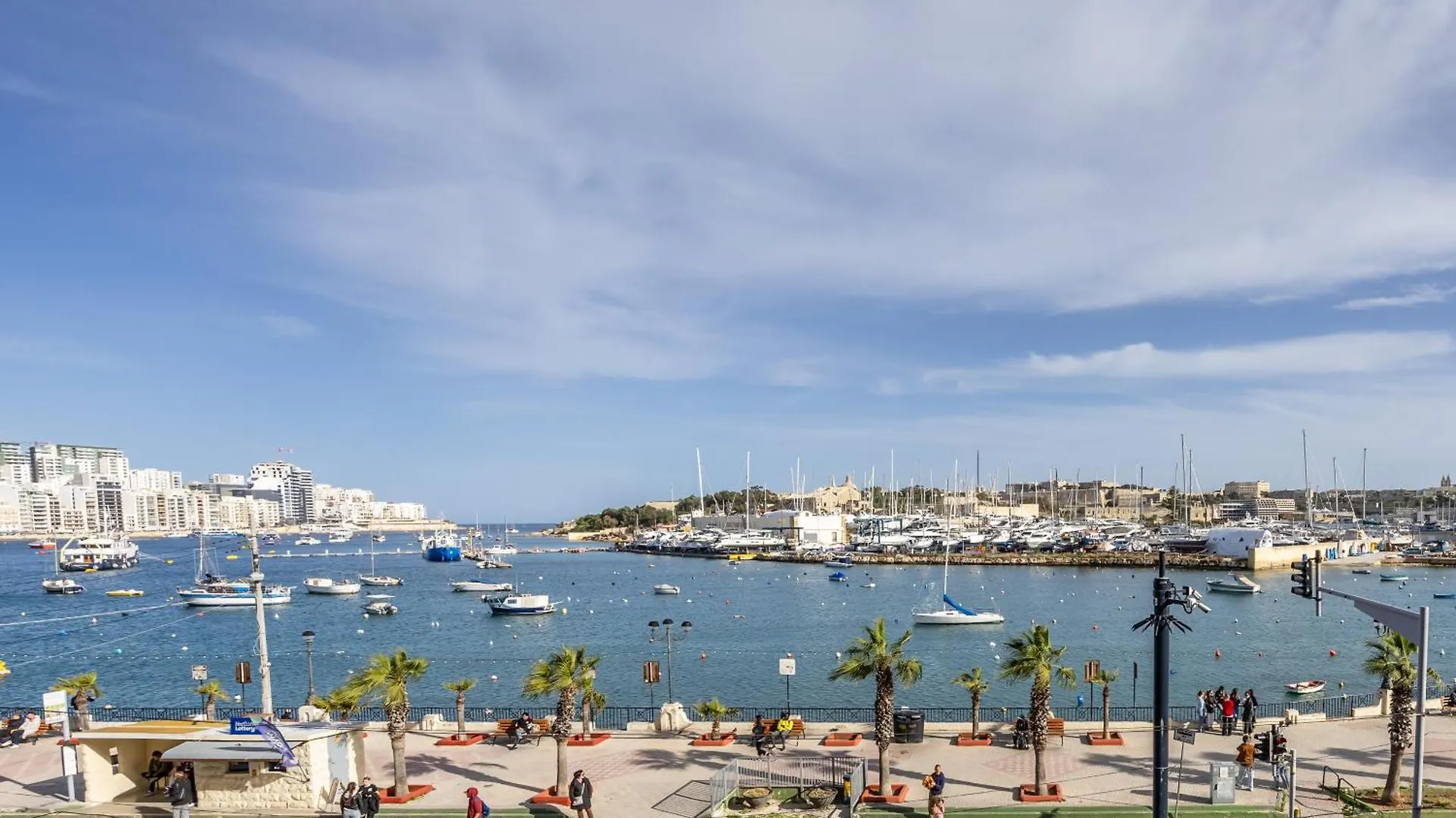 Large & Modern 3Br Seafront Apartment With Large Balcony - Close To Saint Julian'S, Sliema, & Manoel Island Gzira